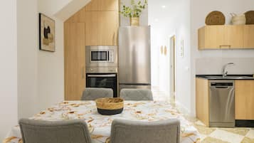 Fridge, microwave, oven, dishwasher