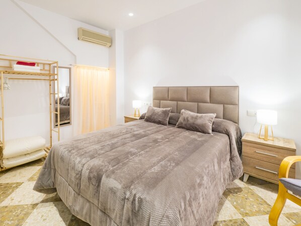 2 bedrooms, iron/ironing board, free WiFi, bed sheets