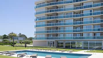 Departamento | Alberca | Alberca techada y alberca al aire libre por temporada