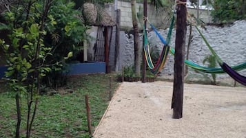 Asrama Umum Basic, patio | Teras/patio