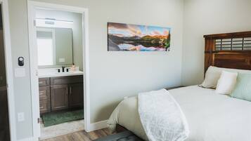 2 habitaciones, tabla de planchar con plancha, wifi y ropa de cama