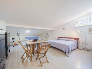 3 bedrooms, travel crib, free WiFi