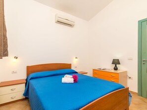 2 多间卧室、旅行婴儿床