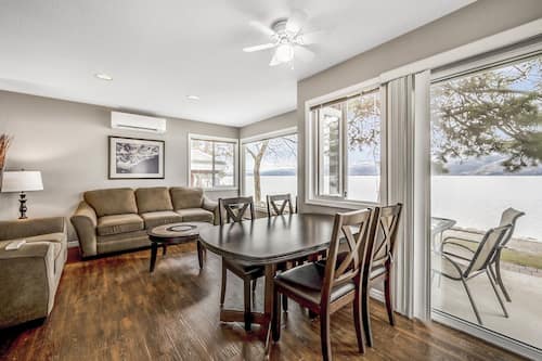 Cabin, Beach View | In-room dining