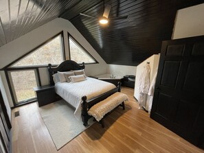 4 bedrooms, desk, iron/ironing board, travel cot