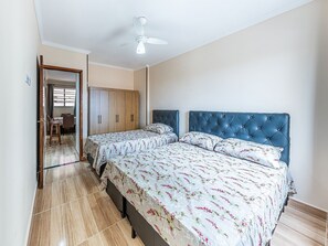 Basic Apartment | 2 bedrooms, free WiFi, bed sheets - Apartamento familiar (Praia Grande)