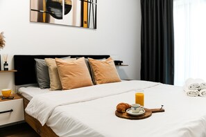 Leilighet – superior, balkong | 1 soverom, blendingsgardiner og strykejern/-brett