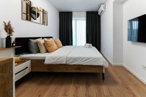 Apartemen Superior, balkon | 1 kamar tidur, tirai kedap cahaya, dan setrika/meja setrika