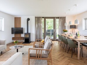 TV, fireplace - Beautiful private villa for 8 guests with WIFI, TV and terrace (Noordwijkerhout)