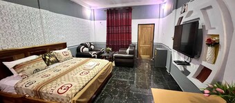 De Capital Hotels & Restaurants