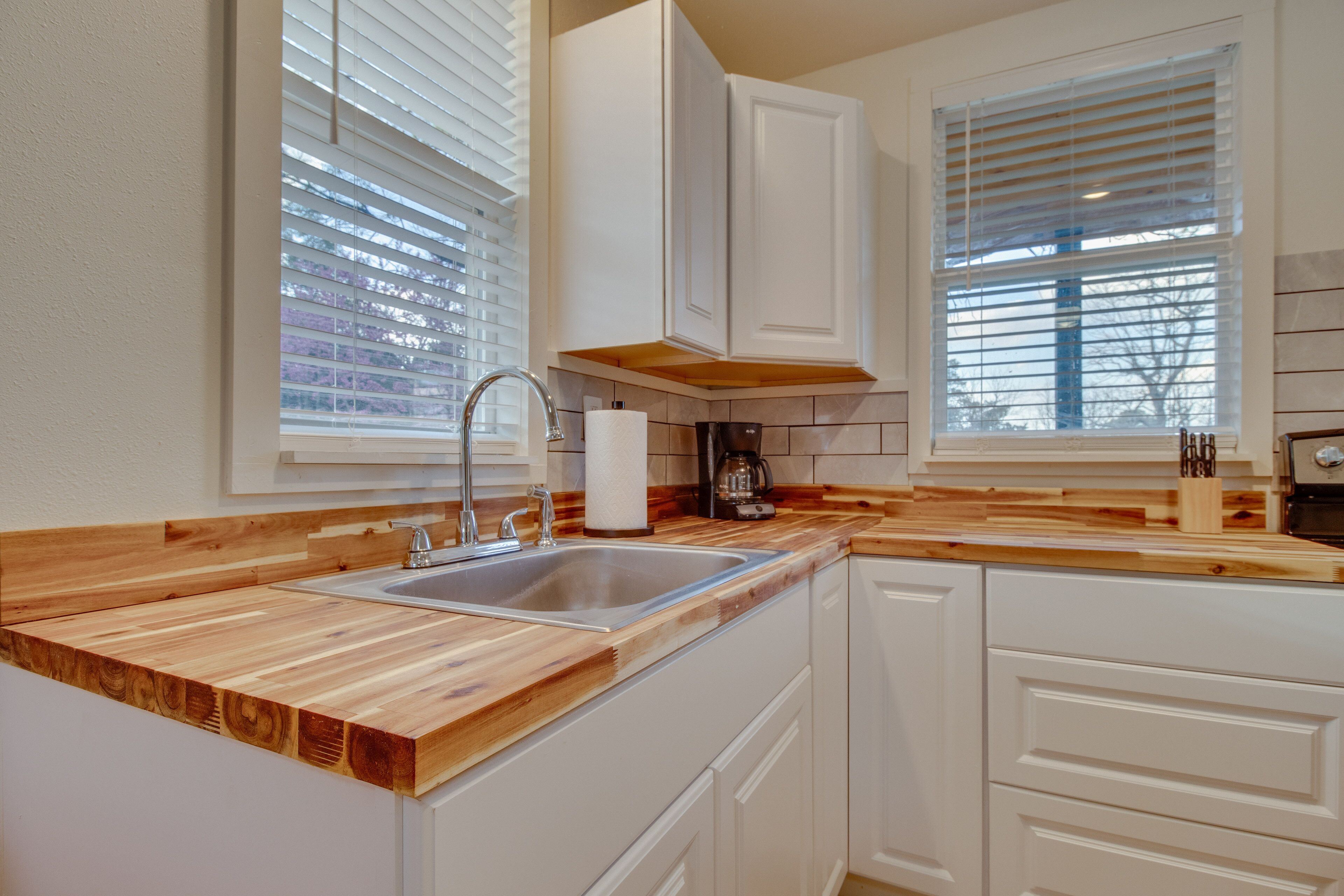 Fridge, oven, coffee/tea maker, cookware/dishes/utensils
