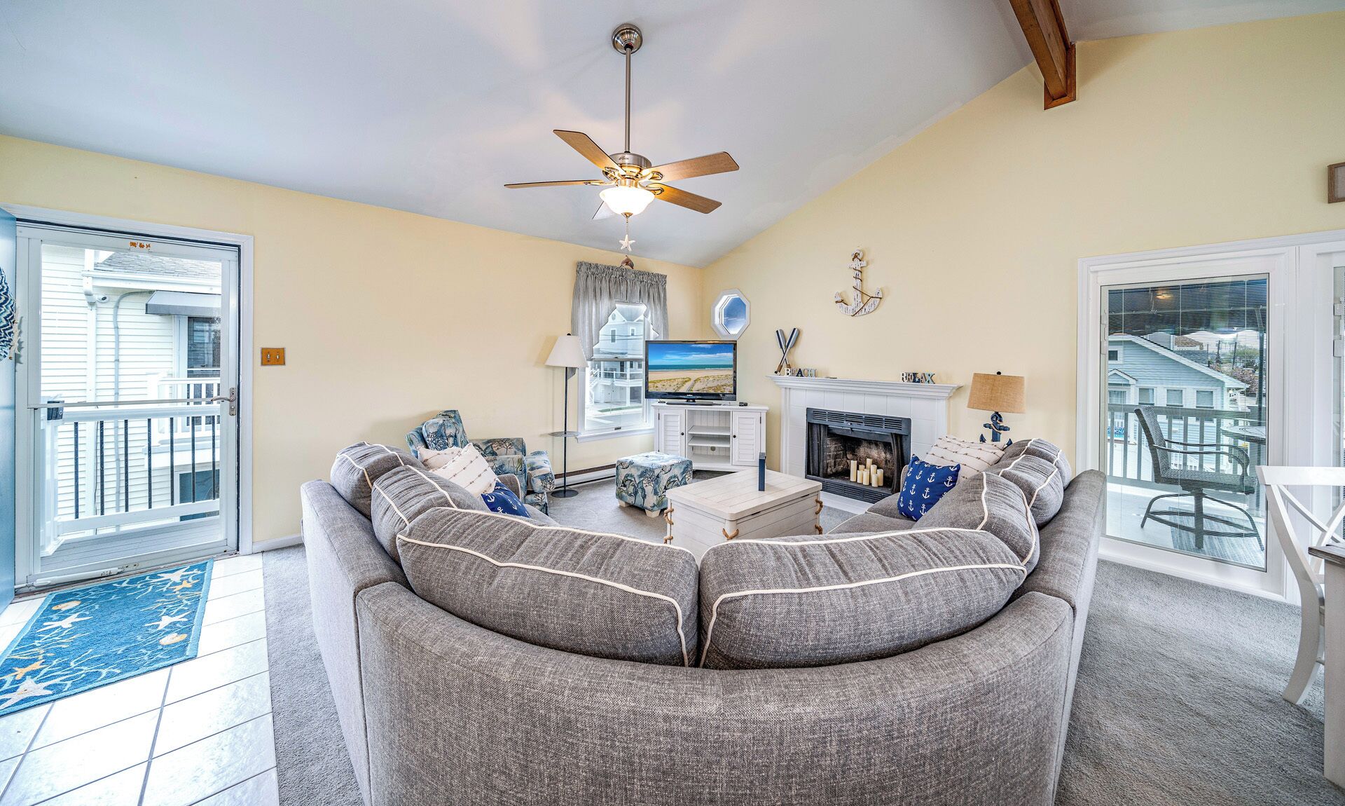 Cozy Corner Condo 3bd 2bath, Short Walk to Center of Boardwalk & Beach!
