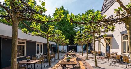 Beautiful apartment in villa for 2 guests with pool, WIFI, TV and terrace