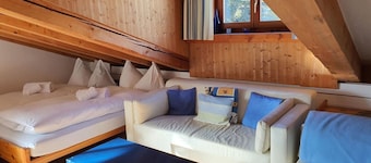 Cosy apartment for 4 people with WIFI, TV and balcony
