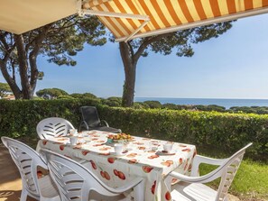Outdoor dining - Nice apartment for 5 people with WIFI, TV and terrace (Torroella De Montgrí)