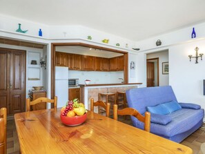 Interior - Lovely apartment for 5 guests with WIFI, TV and terrace (Torroella De Montgrí)