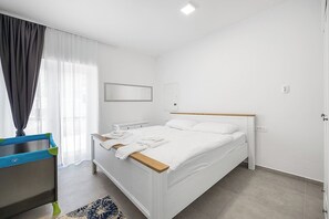 1 bedroom, iron/ironing board, travel cot, free WiFi