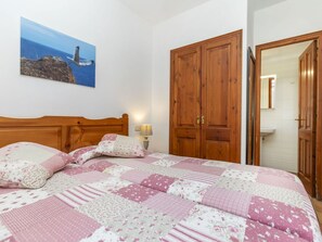 1 bedroom, iron/ironing board, travel cot, free WiFi - Nice apartment for 3 guests with WIFI, TV and terrace (Torroella De Montgrí)