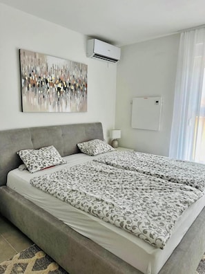 2 slaapkamers, een strijkplank/strijkijzer, reisbedje, gratis wifi