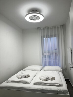 2 bedrooms, iron/ironing board, travel cot, free WiFi