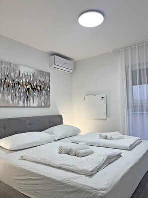 2 عدّة غرف نوم ومكواة/لوح كي وسرير سفر وواي فاي مجانًا