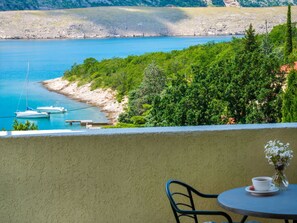 Outdoor dining - Beautiful apartment for 4 people with pool, WIFI, A/C, TV and patio (Crikvenica)