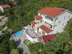 Exterior - Beautiful apartment for 4 people with WIFI, A/C, pool, TV and patio (Crikvenica)