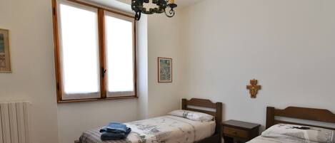 3 dormitoris, un bressol de viatge i wifi gratuïta