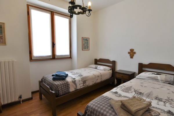 Möbel, Gebäude, Fenster, Bilderrahmen, Komfort, Holz, Beleuchtung, Bettrahmen, Interior Design, Flooring