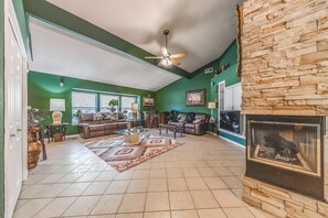 Télévision, cheminée