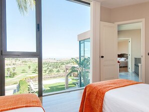 3 soverom, strykejern/-brett, reiseseng for barn og wi-fi (inkludert)