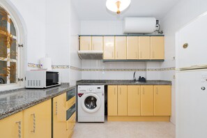 Fridge, microwave, oven, stovetop - Apartamento MAR Azul Calpe (Calpe)