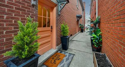 Chic Elizabethtown Apartment: Walk to Downtown!