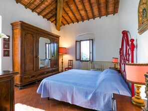 5 bedrooms, travel cot, free WiFi - Beautiful private villa for 10 guests with WIFI, TV, terrace and panoramic view (Pontassieve)