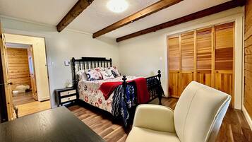 3 habitaciones, tabla de planchar con plancha, wifi y ropa de cama