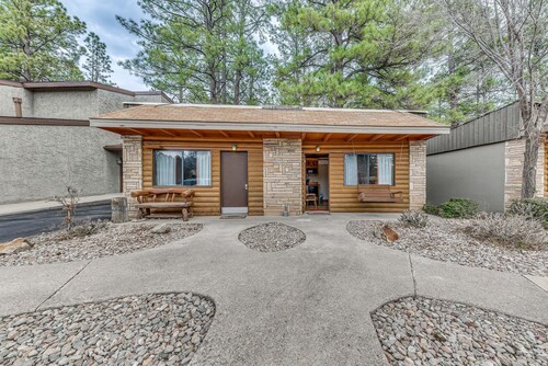 5 Mi to Alto Lake! Pet-Friendly Ruidoso Studio