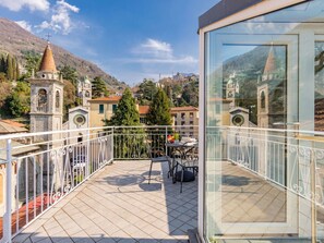 Outdoor dining - Beautiful apartment for 4 guests with WIFI, terrace and pets allowed (Bellano)