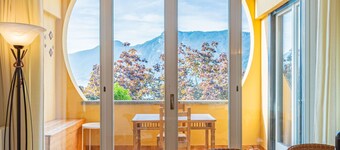 Beautiful apartment for 6 people with WIFI, pool, TV, balcony and parking