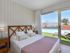 2 habitaciones, tabla de planchar con plancha y cuna de viaje 