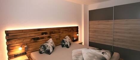 1 bedroom, travel crib, free WiFi