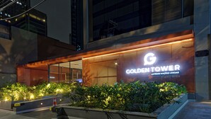 A hotel entrance with a sign reading "Golden Tower Express Nações Unidas by Fenix Hotels". - Golden Tower Express Nações Unidas by Fênix Hotéis (São Paulo)