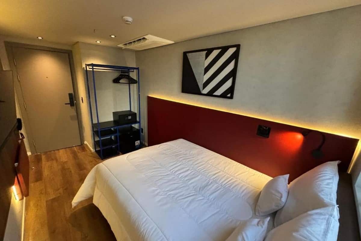 Minibar, in-room safe, laptop workspace, blackout drapes