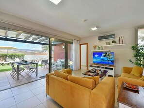 Een televisie en een dvd-speler