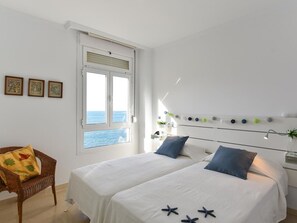 2 bedrooms, travel crib, free WiFi