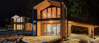 Caratteristica villa indipendente per 4 persone con piscina, WIFI, TV, patio e animali ammessi