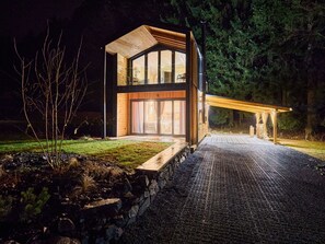 Exterior - Wonderful private villa for 4 people with pool, WIFI, TV and patio (Dvur Králové Nad Labem)