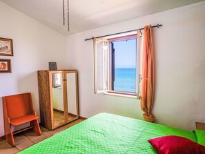 1 bedroom, free WiFi - Cosy apartment for 4 people with WIFI and TV (Balestrate-foce)