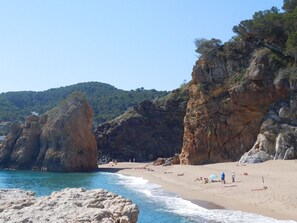 Beach - Cosy apartment in villa for 5 people with WIFI, TV and terrace (Torroella De Montgrí)