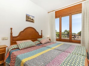 3 habitaciones, tabla de planchar con plancha y cuna de viaje 