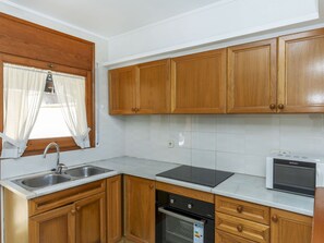 Oven, dishwasher, toaster, high chair